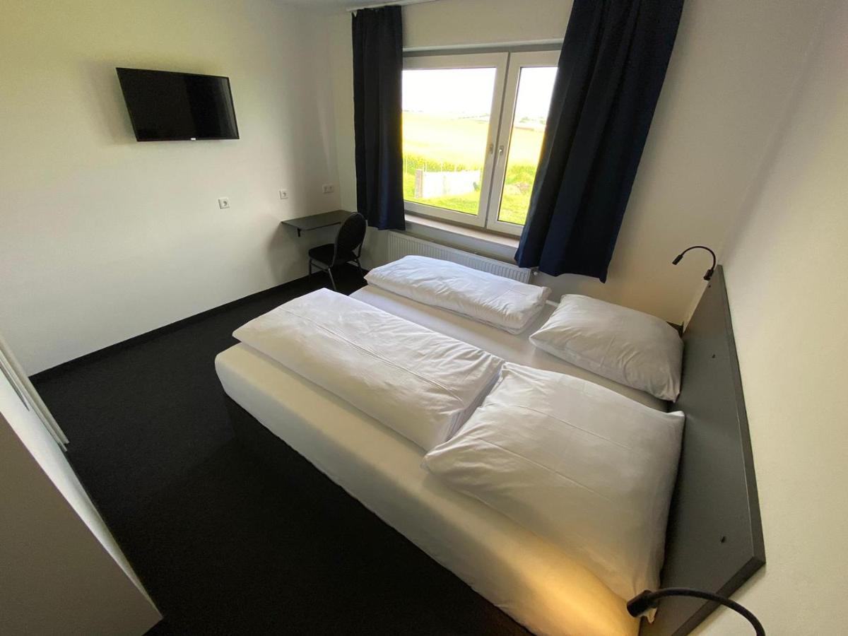Zzzimple - Staffless & Self Check-In Hotel Pillig Exterior photo
